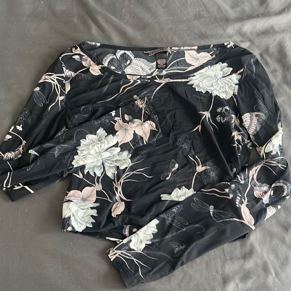 Black mesh long sleeved crop top